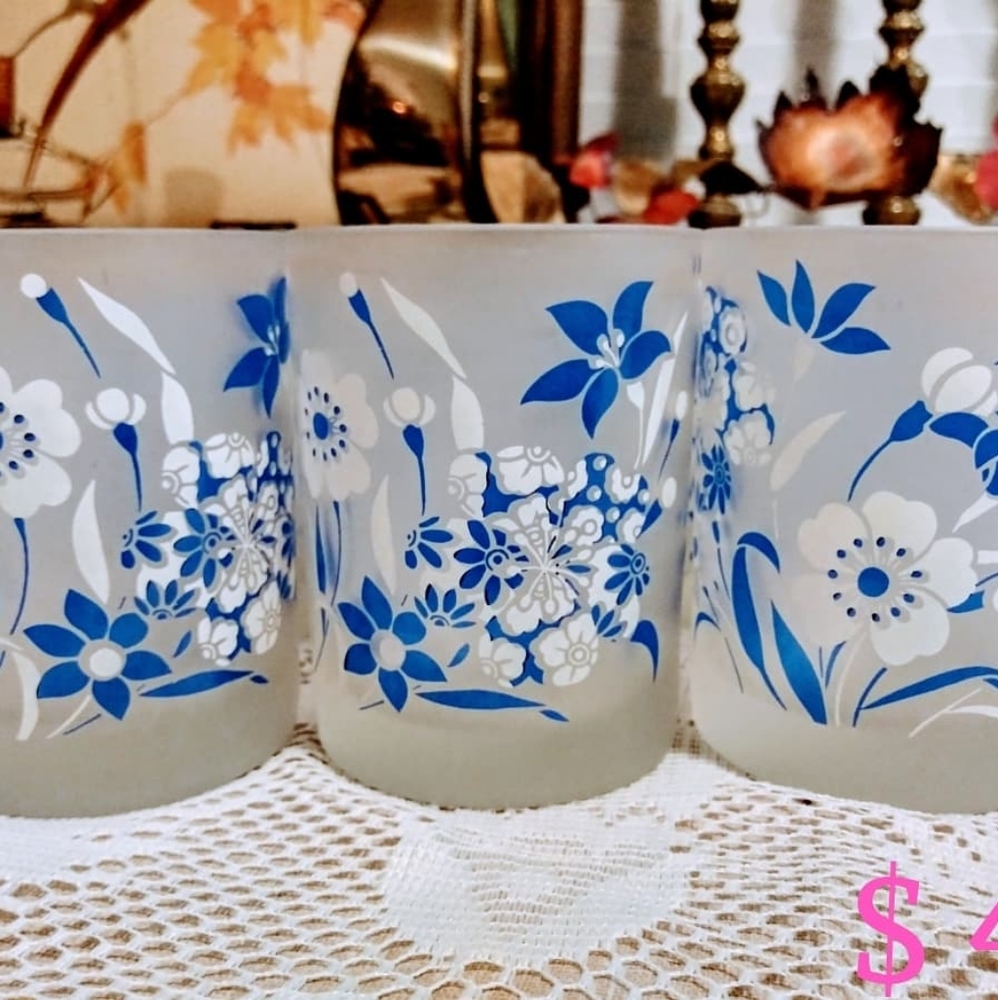 Vintage tastesetter satin glass drinking cups